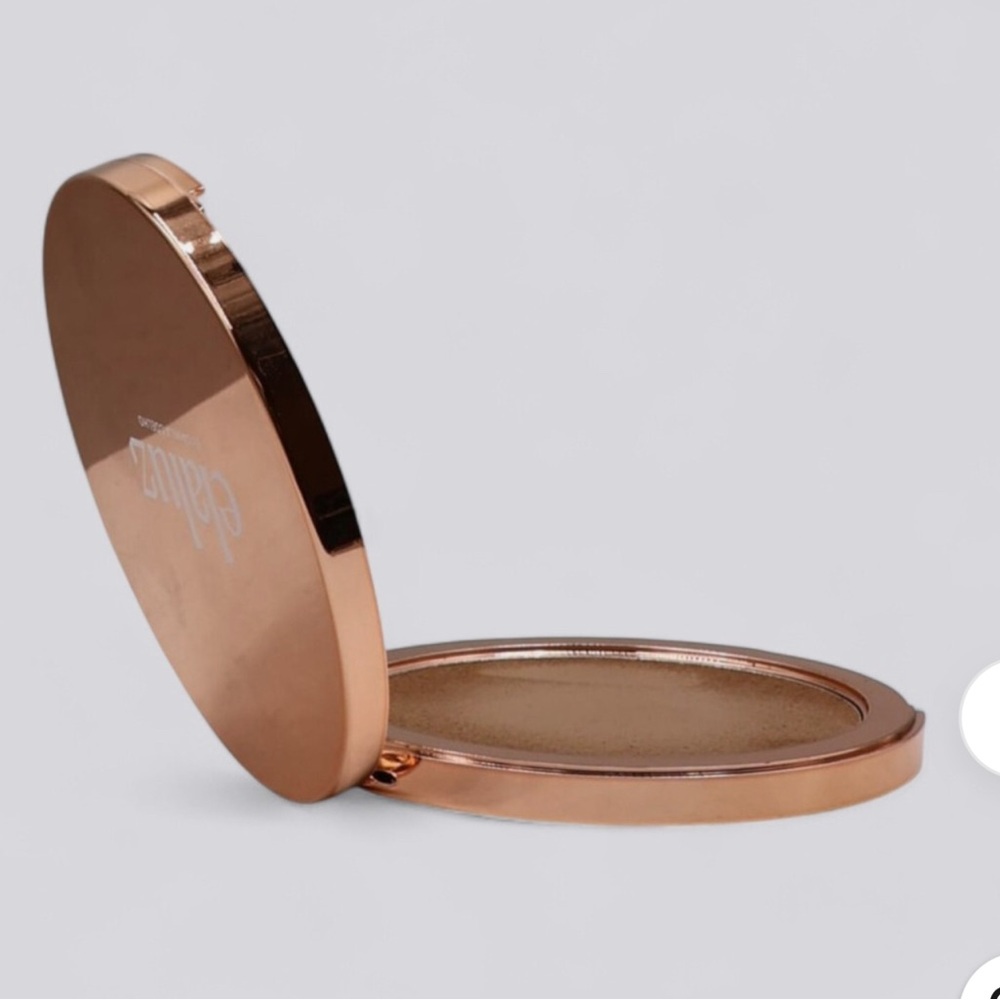 Elaluz by Camila Coelho Cream Bronzer Born in Rio
Samba 0.62 oz - Picture 7 of 7